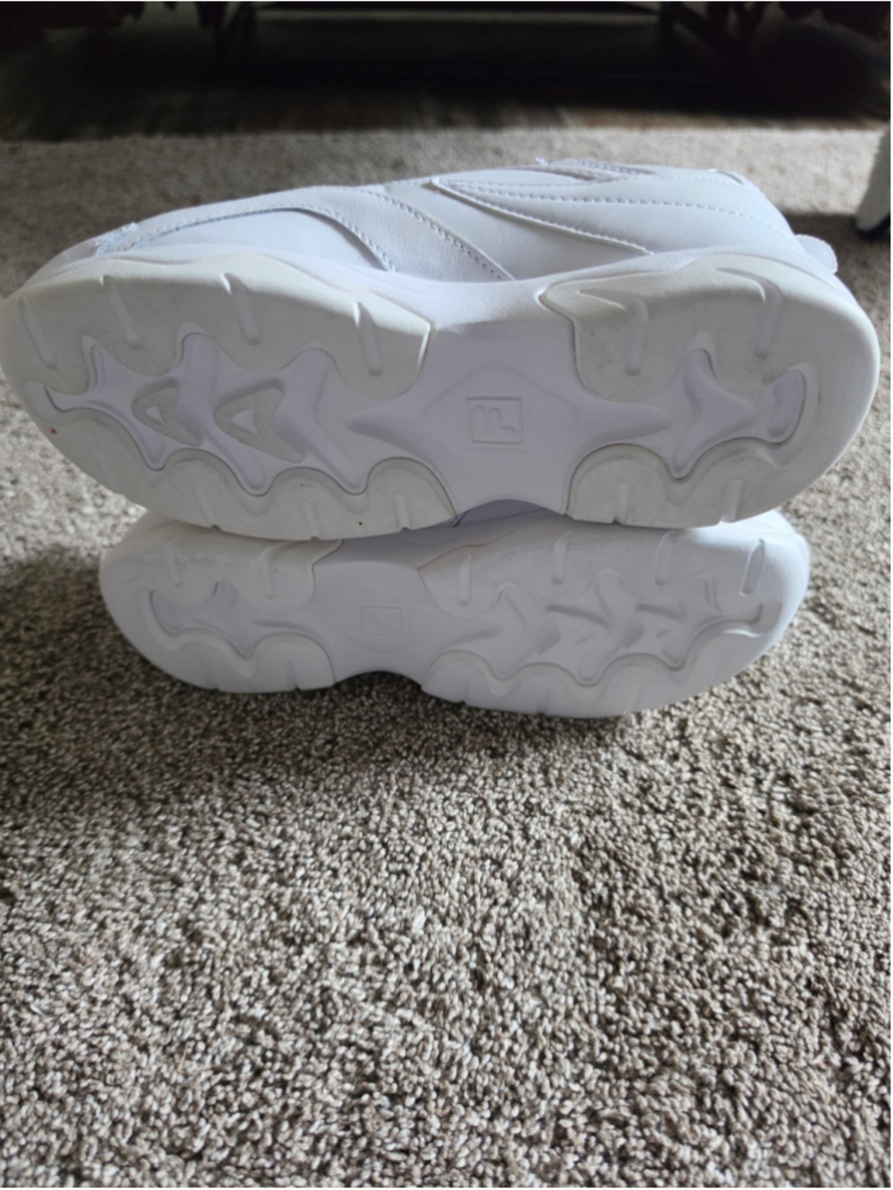 FILA Women’s Size 7 White Disruptor Style Chunky Sneakers 5CM00783-125 - Picture 4 of 5